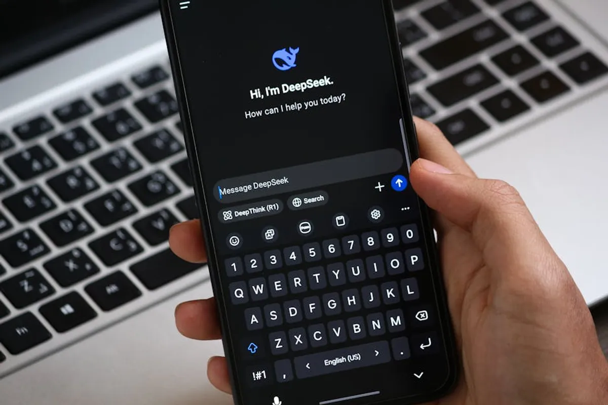 Best AI Chatbot Keywords for Tech Blogs